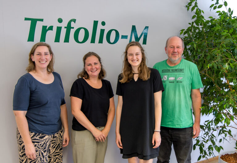 Emely Green besucht die Firma Trifolio